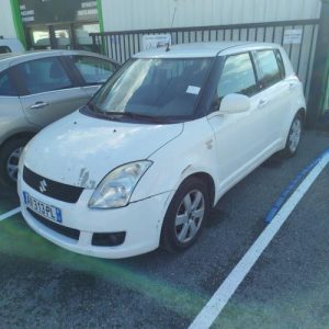 Aile avant droit SUZUKI SWIFT 3 Diesel image 1