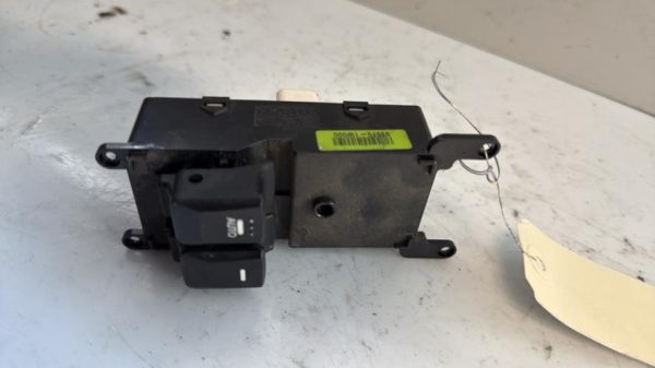 Interrupteur de leve vitre avant gauche KIA RIO 2 PHASE 1 Diesel image 1
