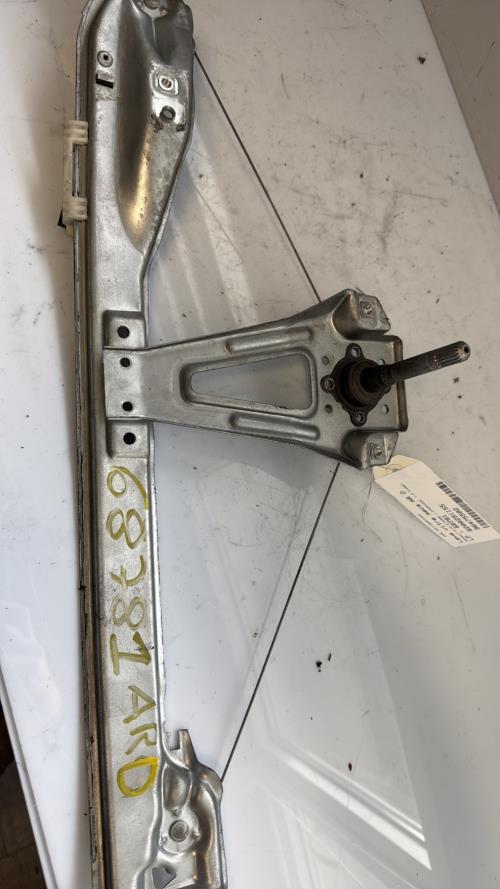 Leve vitre mecanique arriere droit RENAULT CLIO 3 PHASE 1 Diesel image 1