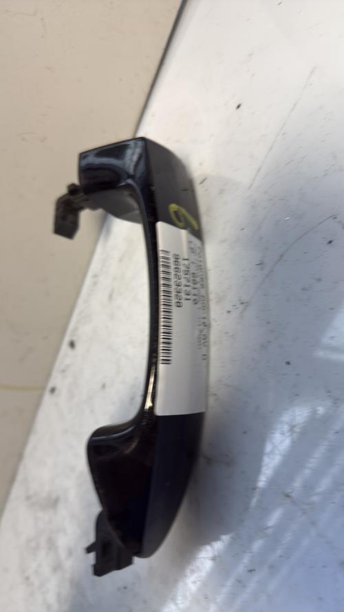 Poignee porte avant droit FORD FIESTA 6 PHASE 1 Diesel image 3