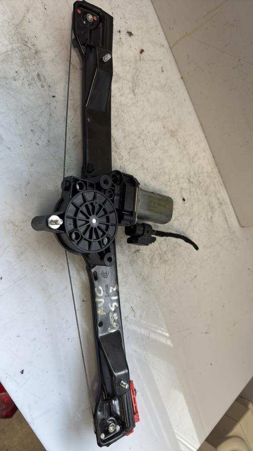Leve vitre electrique avant gauche FIAT PUNTO 3 Essence image 4