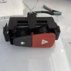 Bouton de warning RENAULT MEGANE 3 PHASE 1 Diesel image 1