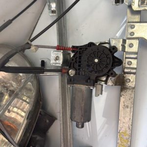 Leve vitre electrique avant gauche PEUGEOT PARTNER 1 PHASE 2 Diesel image 1