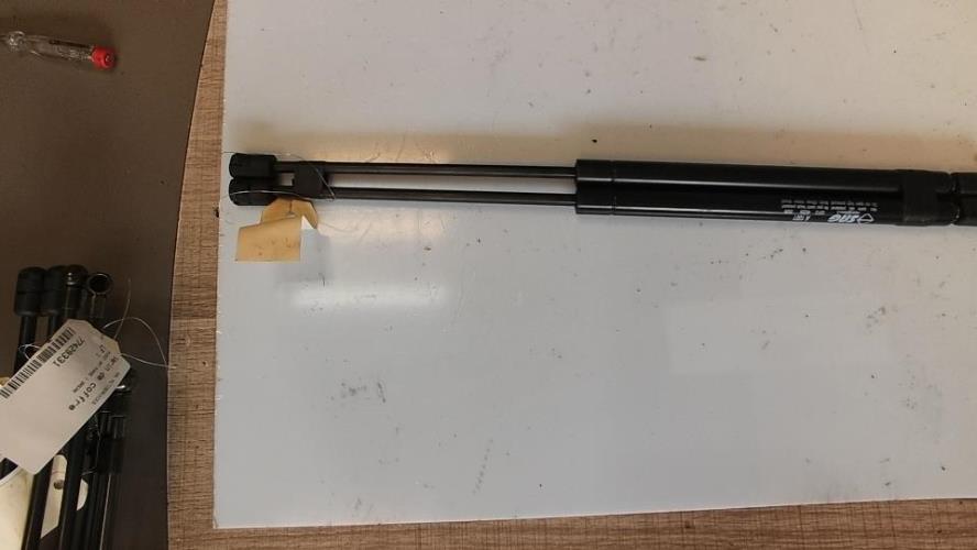 Verin de coffre OPEL CORSA C PHASE 1 Essence image 2