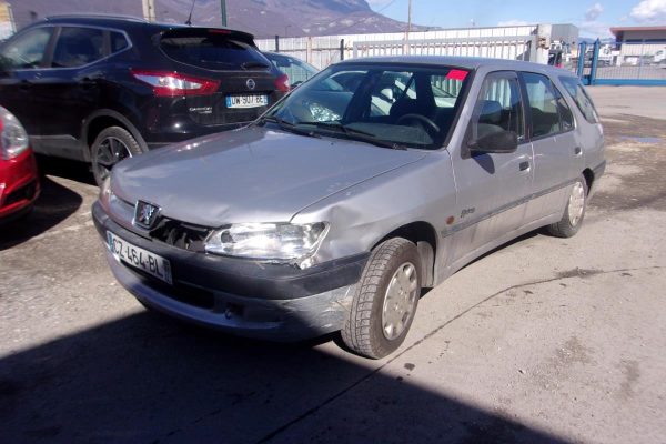 Feu arriere principal gauche (feux) PEUGEOT 306 BREAK Diesel image 5