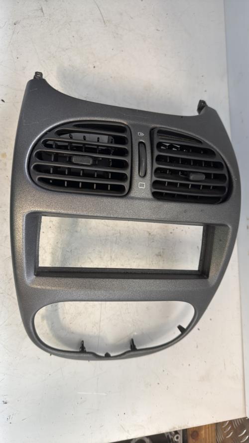 Aerateur tableau de bord PEUGEOT 206 PHASE 2 Essence image 3