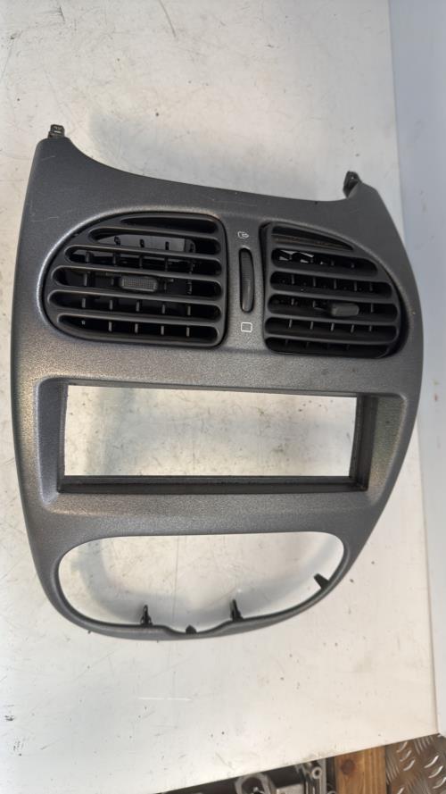 Aerateur tableau de bord PEUGEOT 206 PHASE 2 Essence image 4