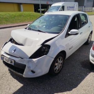 Aile avant droit RENAULT CLIO 3 PHASE 2 Diesel image 1