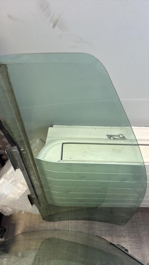 Vitre avant droit RENAULT TWINGO 1 PHASE 3 Essence image 1