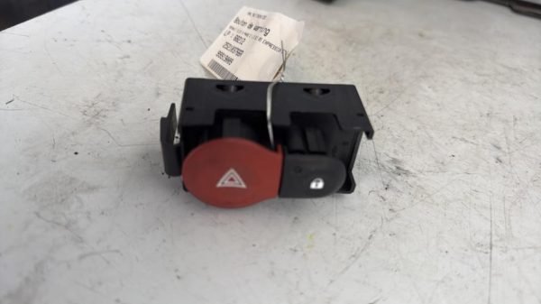 Bouton de warning RENAULT CLIO 3 PHASE 2 Diesel image 2