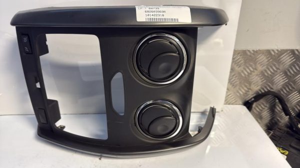 Aerateur tableau de bord DACIA DUSTER 1 PHASE 2 Diesel image 2