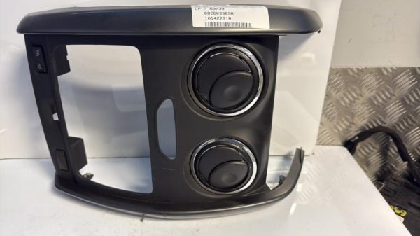 Aerateur tableau de bord DACIA DUSTER 1 PHASE 2 Diesel image 3