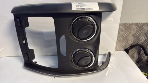 Aerateur tableau de bord DACIA DUSTER 1 PHASE 2 Diesel image 4