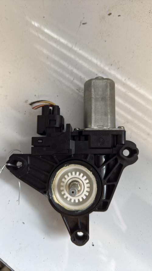 Moteur leve vitre arriere gauche FIAT 500X PHASE 1 Diesel image 3