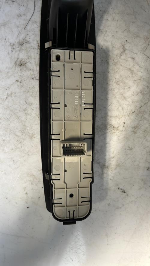 Interrupteur de leve vitre avant gauche RENAULT MEGANE 3 PHASE 1 Diesel image 3