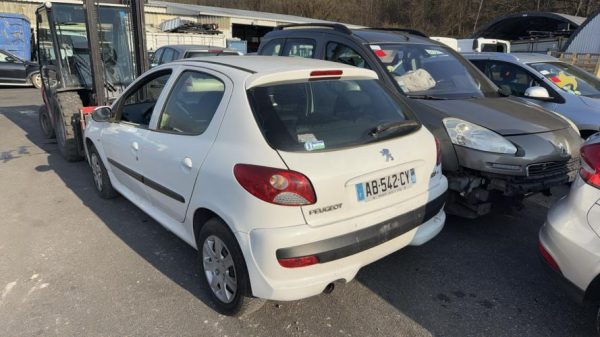 Pare choc arriere PEUGEOT 206+ Diesel image 7