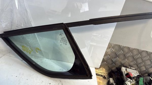 Custode avant gauche (porte) CITROEN C3 2 PHASE 2 Diesel image 2