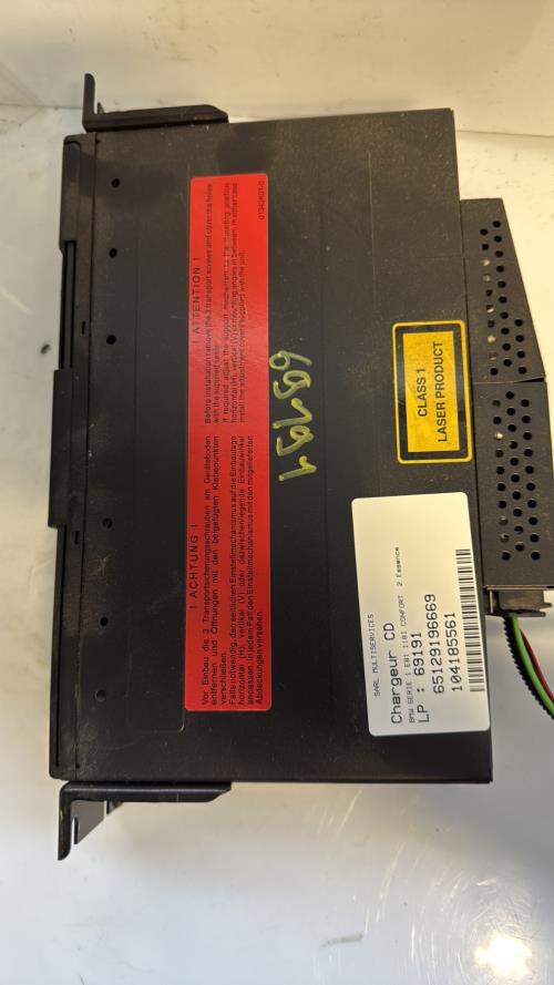 Chargeur CD BMW SERIE 1 E81 Essence image 1