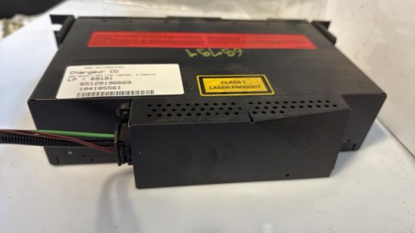 Chargeur CD BMW SERIE 1 E81 Essence image 2