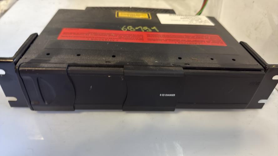 Chargeur CD BMW SERIE 1 E81 Essence image 3