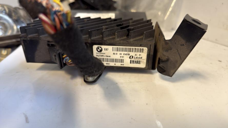 Amplificateur audio BMW SERIE 1 E81 Essence image 2