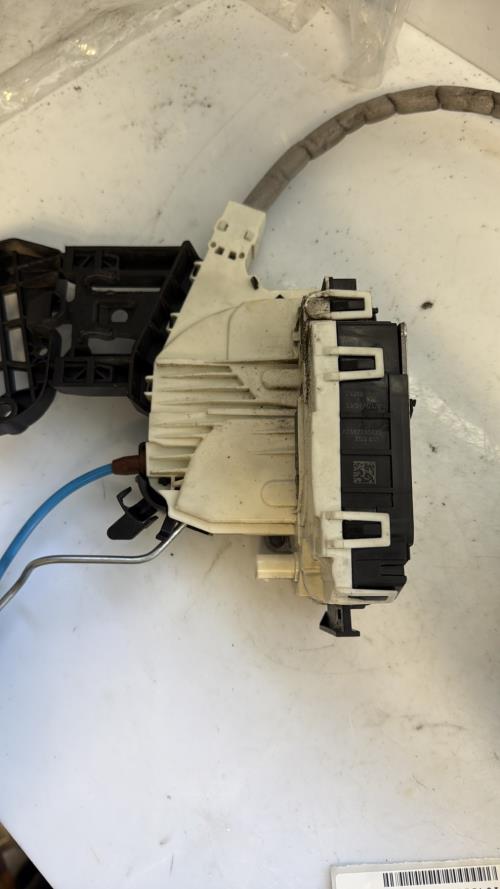 Serrure avant droit MERCEDES CLASSE A 176 PHASE 1 Diesel image 1
