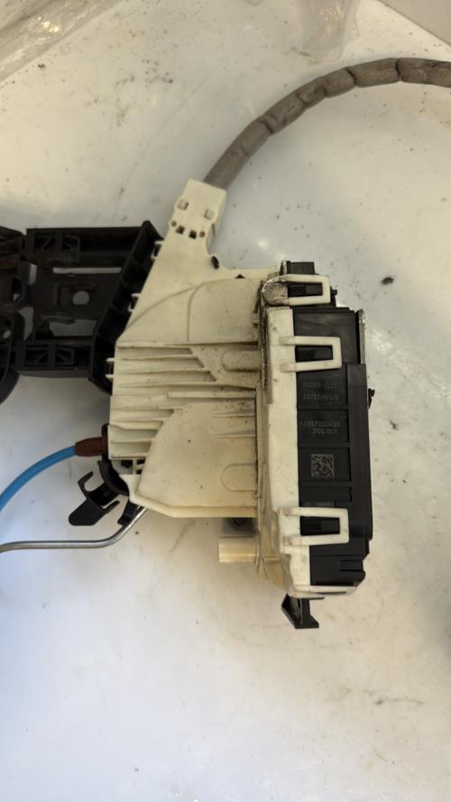 Serrure avant droit MERCEDES CLASSE A 176 PHASE 1 Diesel image 2