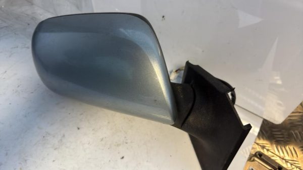 Retroviseur droit TOYOTA YARIS 2 PHASE 1 Diesel image 3