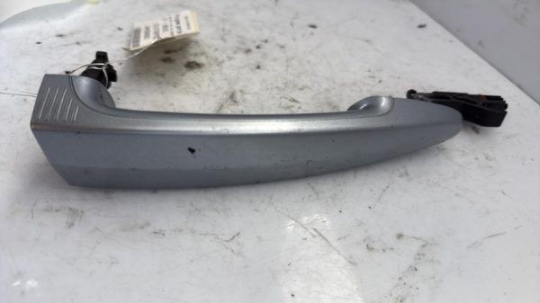 Poignee porte avant droit BMW SERIE 1 E81 Essence image 2