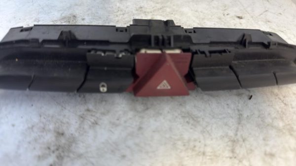 Bouton de warning PEUGEOT 308 1 PHASE 1 image 1