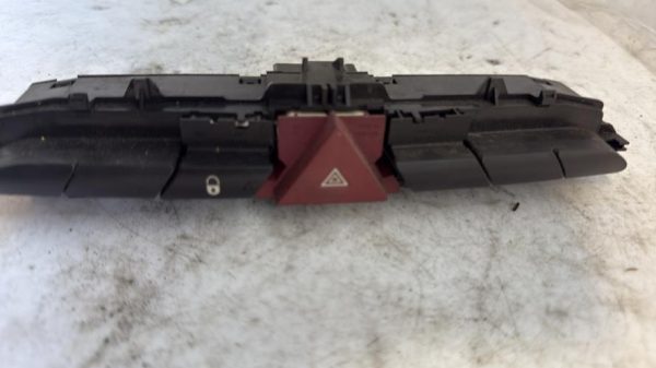 Bouton de warning PEUGEOT 308 1 PHASE 1 image 2