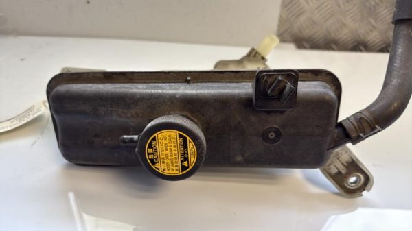 Vase d'expansion TOYOTA RAV4 3 PHASE 1 Diesel image 1
