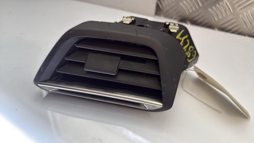 Aerateur tableau de bord avant droit PEUGEOT 2008 2 Essence image 1