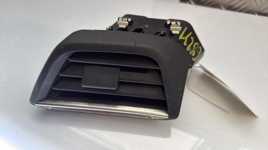 Aerateur tableau de bord avant droit PEUGEOT 2008 2 Essence image 4