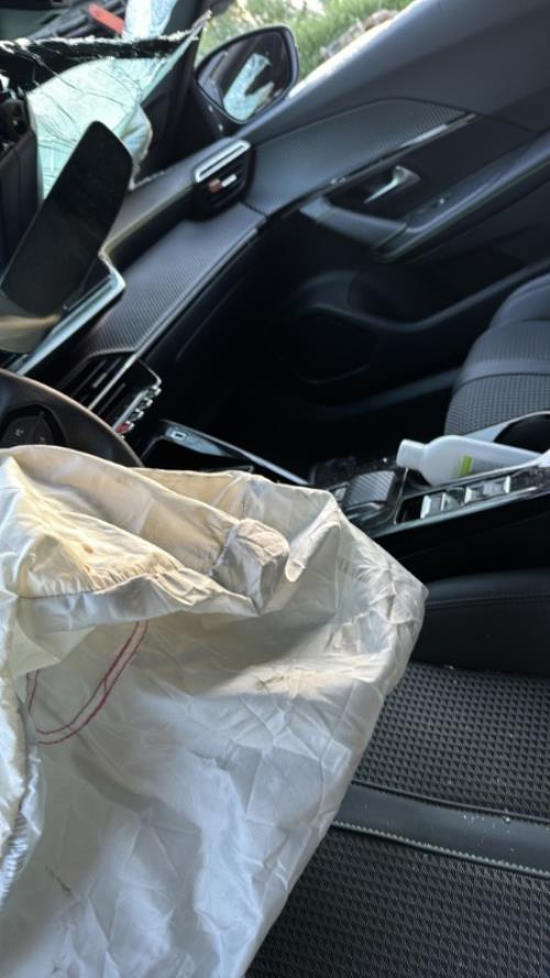 Prise port USB PEUGEOT 2008 2 Essence image 6