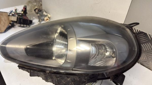 Optique avant principal gauche (feux)(phare) FIAT PUNTO 3 Diesel image 1
