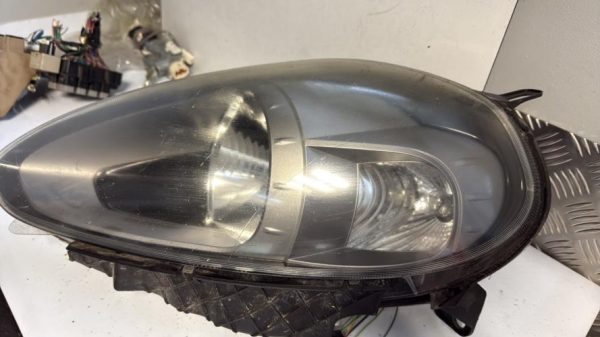 Optique avant principal gauche (feux)(phare) FIAT PUNTO 3 Diesel image 2
