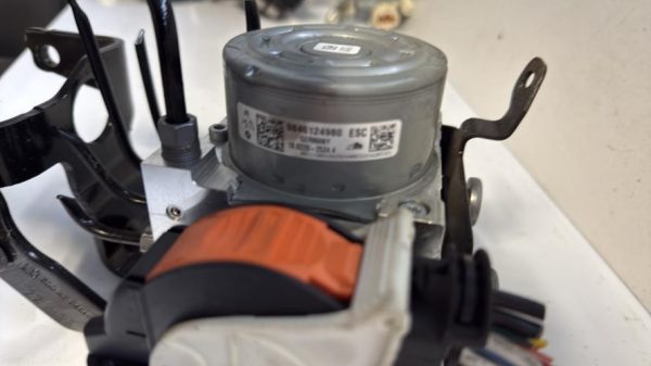 Bloc ABS (freins anti-blocage) PEUGEOT 2008 2 Essence image 3