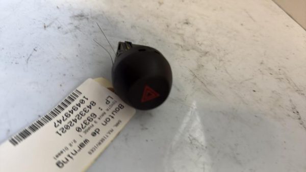 Bouton de warning TOYOTA RAV4 3 PHASE 1 Diesel image 1