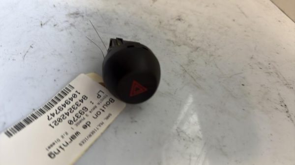 Bouton de warning TOYOTA RAV4 3 PHASE 1 Diesel image 2