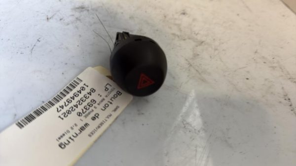 Bouton de warning TOYOTA RAV4 3 PHASE 1 Diesel image 3