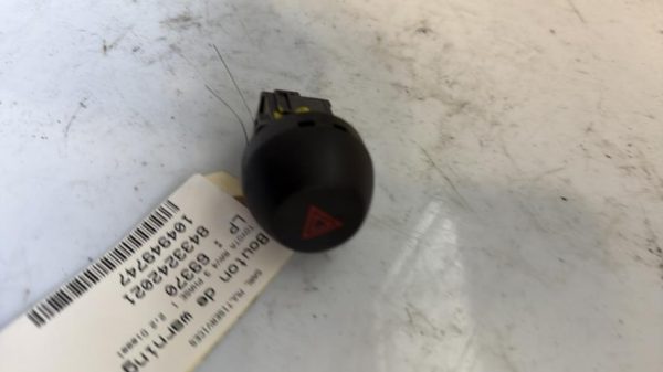 Bouton de warning TOYOTA RAV4 3 PHASE 1 Diesel image 4