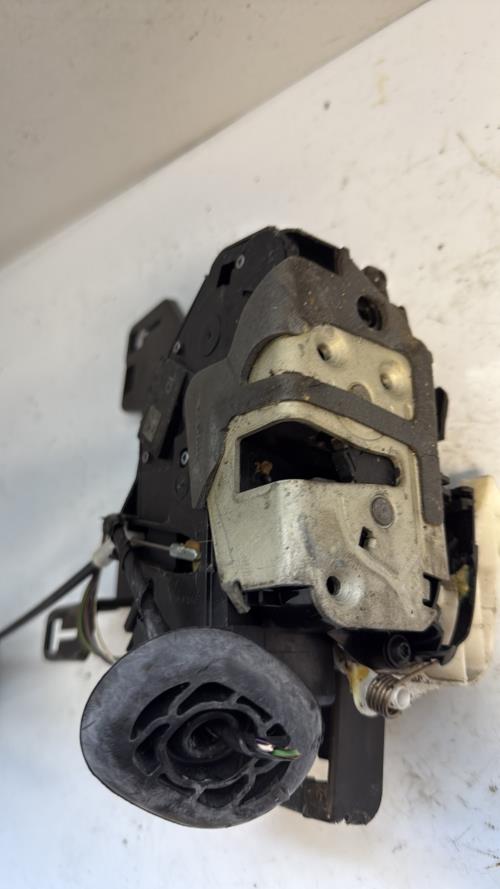 Serrure avant droit FORD FIESTA 6 PHASE 1 Essence image 2
