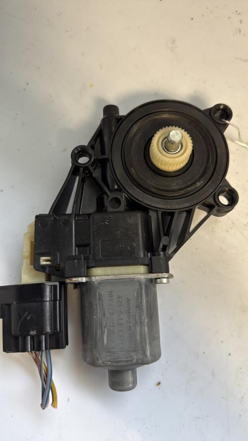 Moteur leve vitre avant gauche FORD FIESTA 6 PHASE 1 Essence image 1