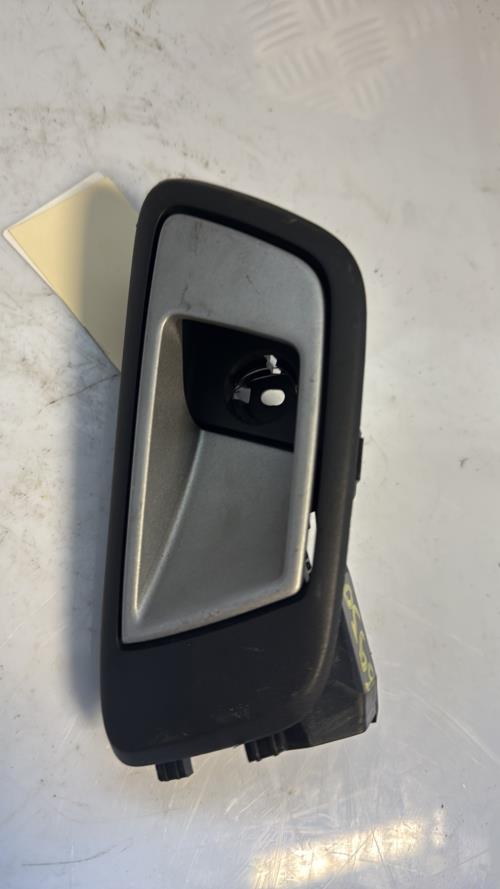Poignee interieur arriere gauche FORD FIESTA 6 PHASE 1 Essence image 1