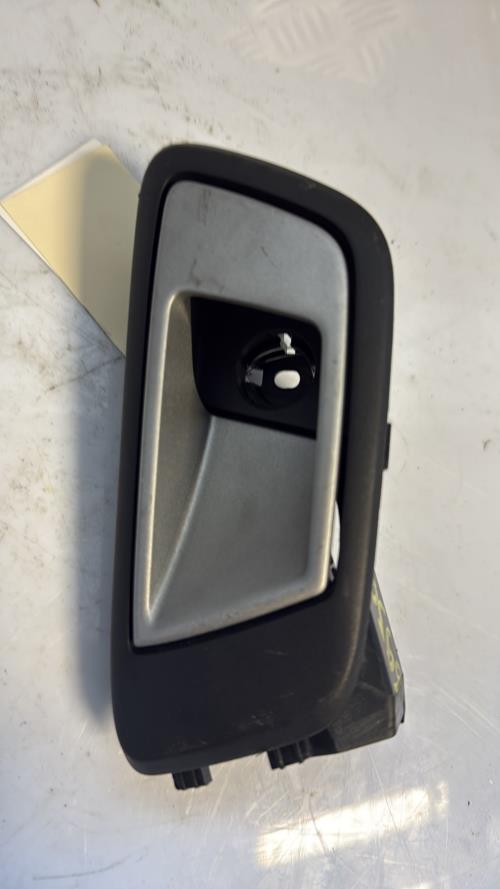 Poignee interieur arriere gauche FORD FIESTA 6 PHASE 1 Essence image 2