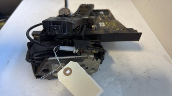 Serrure arriere droit FORD FIESTA 6 PHASE 1 Essence image 3