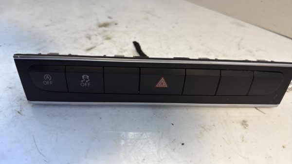 Bouton de warning AUDI A3 2 SPORTBACK PHASE 2 Diesel image 1
