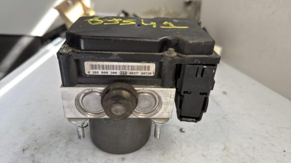 Bloc ABS (freins anti-blocage) FIAT PANDA 2 PHASE 1 Essence image 5