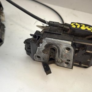Serrure avant droit RENAULT CLIO 3 PHASE 2 Diesel image 1